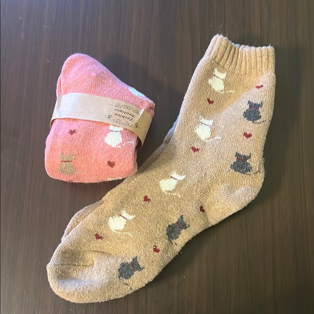 Cute Cat Patterned Socks in Pink and Tan